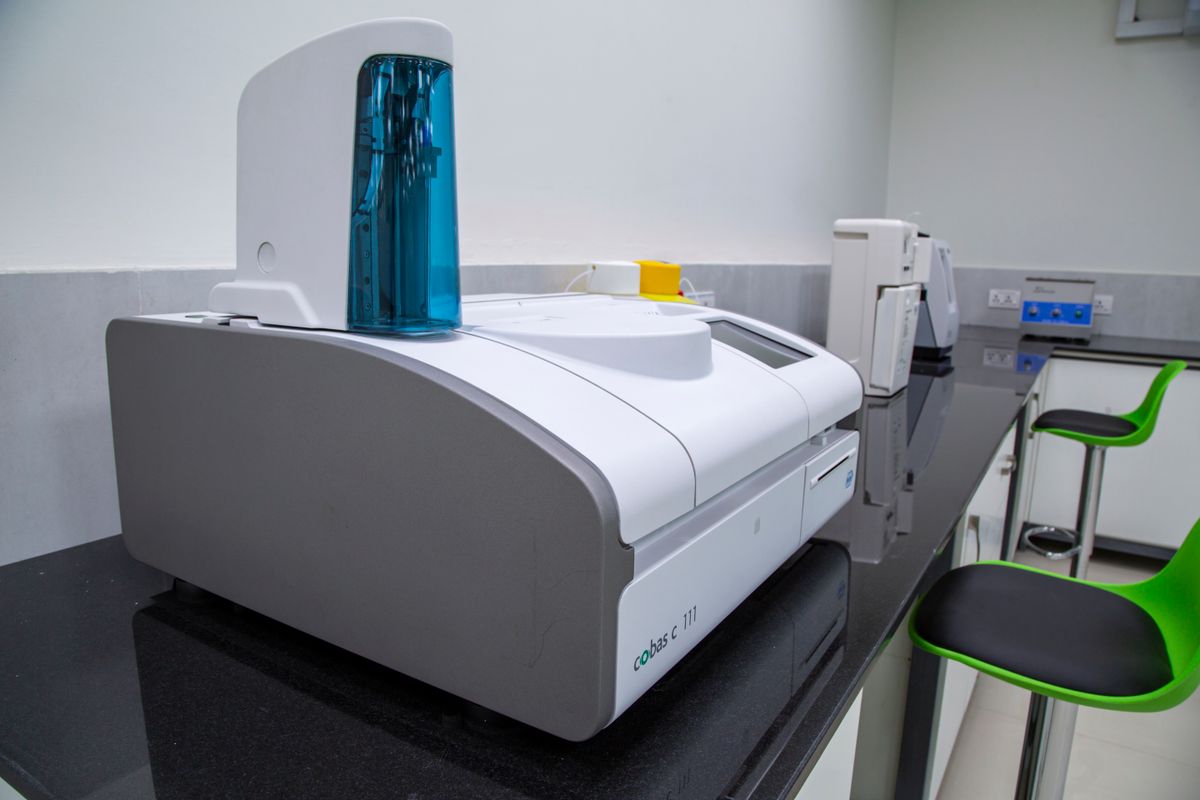 Laboratory instrument that measures light's wavelength and spectrum